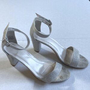 DB Studio Arya David's Bridal Silver sparkle  heel dress shoe sandal sz 7.5